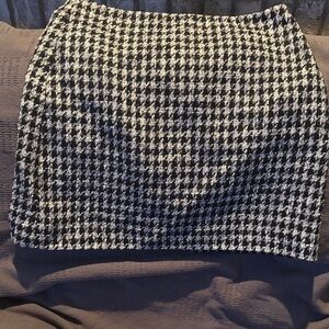 LOFT Black and White Houndstooth Pencil Skirt